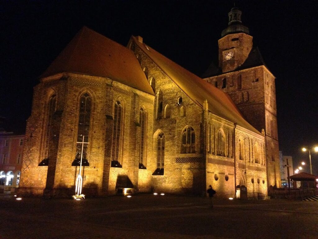 St. Mary's Cathedral: Gorzów Wielkopolski's Cathedral Church 2 St. Mary's Cathedral