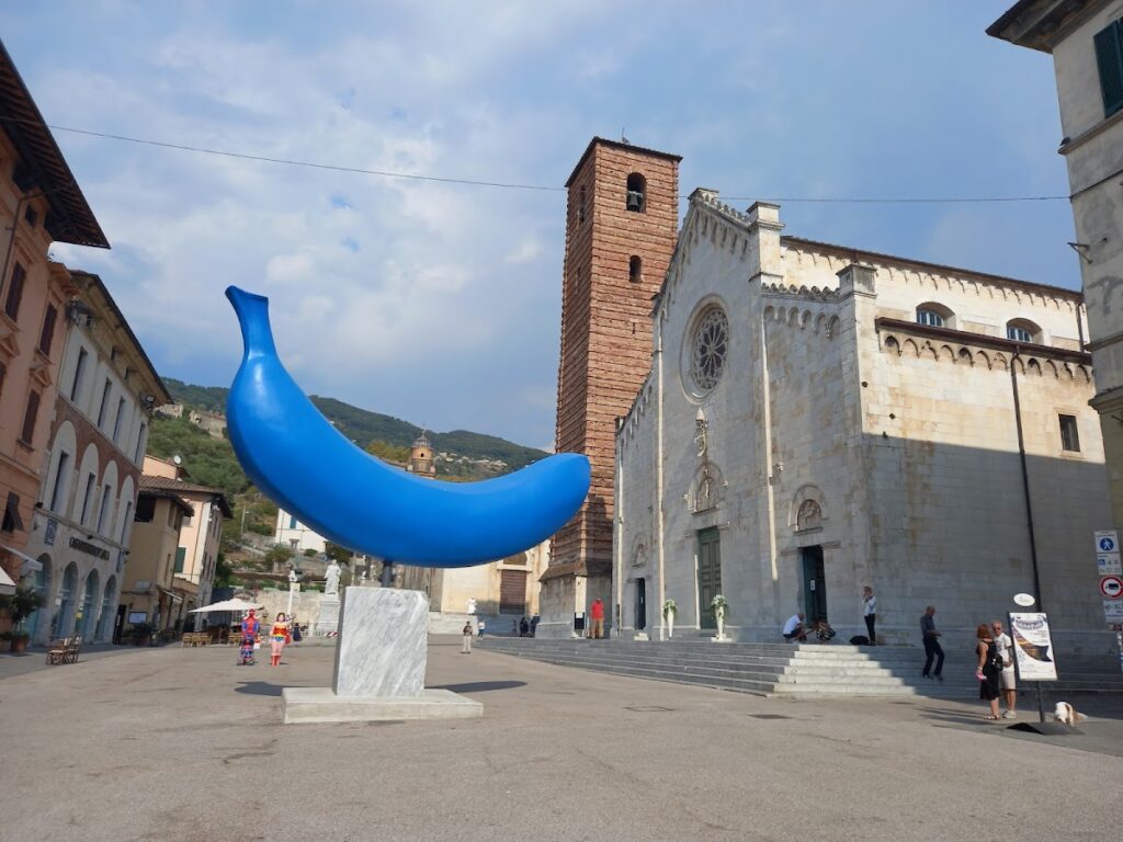 Pietrasanta Cathedral: The Collegiate Church of Saint Martin in Italy 3 Pietrasanta Cathedral
