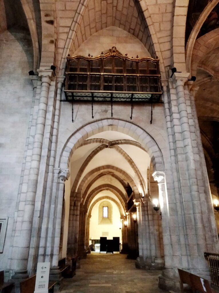 Catedral de Mondoñedo: A Medieval Cathedral and Basilica in Spain 1 Catedral de Mondoñedo