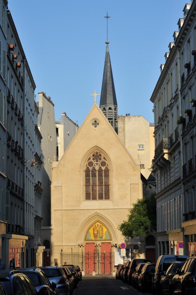 Église des Saints-Archanges: A Medieval Gothic Chapel and Romanian Orthodox Cathedral in Paris