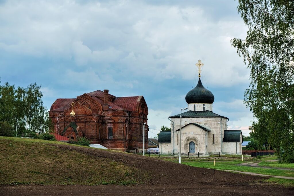 Saint George Cathedral: A Pre-Mongol White-Stone Church in Yuryev-Polsky 1 Saint George Cathedral
