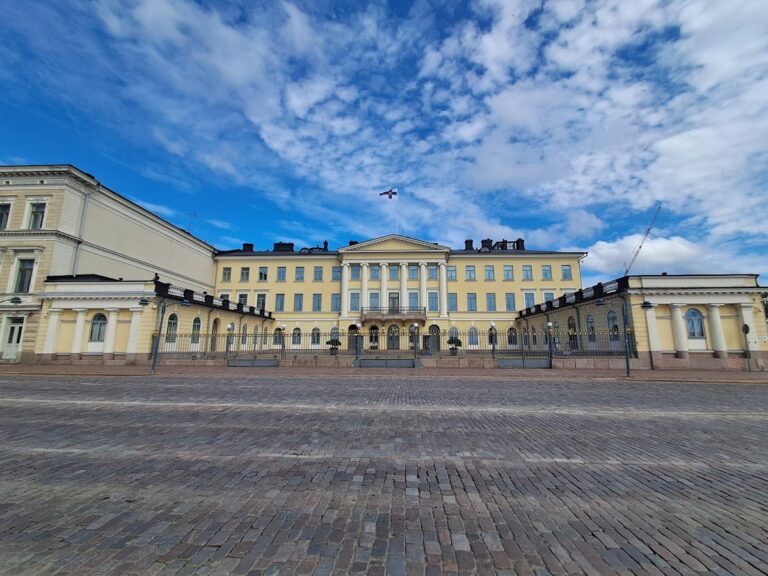 Presidential Palace: Finland’s Official Presidential Residence in Helsinki