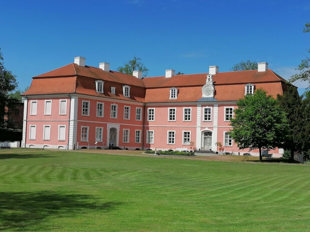 Schloss Wolfshagen: A Baroque Palace and Museum in Brandenburg 1 Schloss Wolfshagen