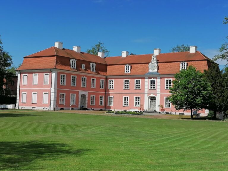 Schloss Wolfshagen: A Baroque Palace and Museum in Brandenburg
