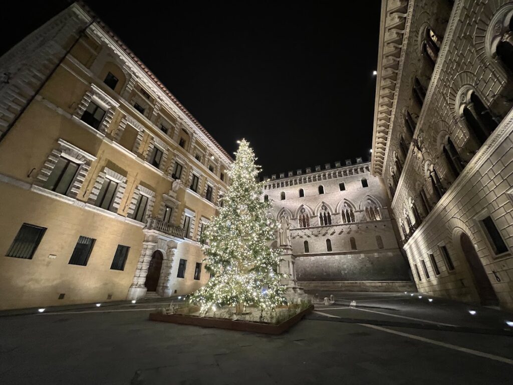 Palazzo Salimbeni: Historic Headquarters of Banca Monte dei Paschi di Siena 2 Palazzo Salimbeni