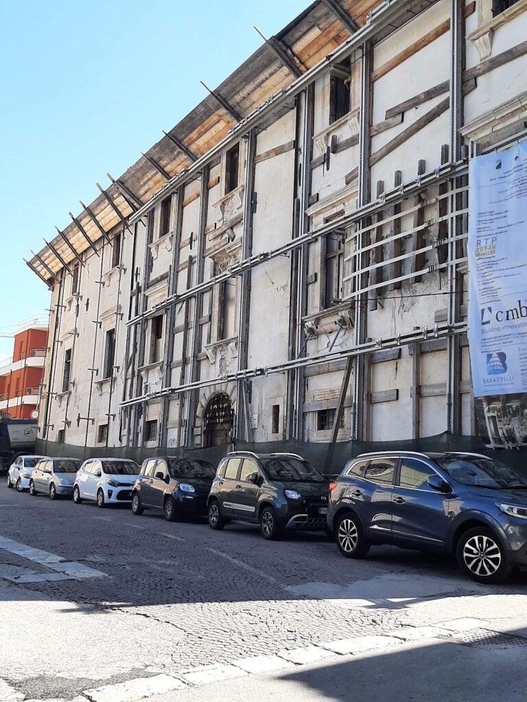 Palazzo Farinosi Branconi: A Historic Residence in L’Aquila