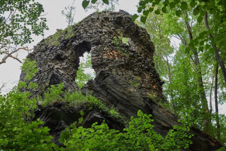Hamrštejn: A Gothic Administrative and Defensive Castle in Czechia