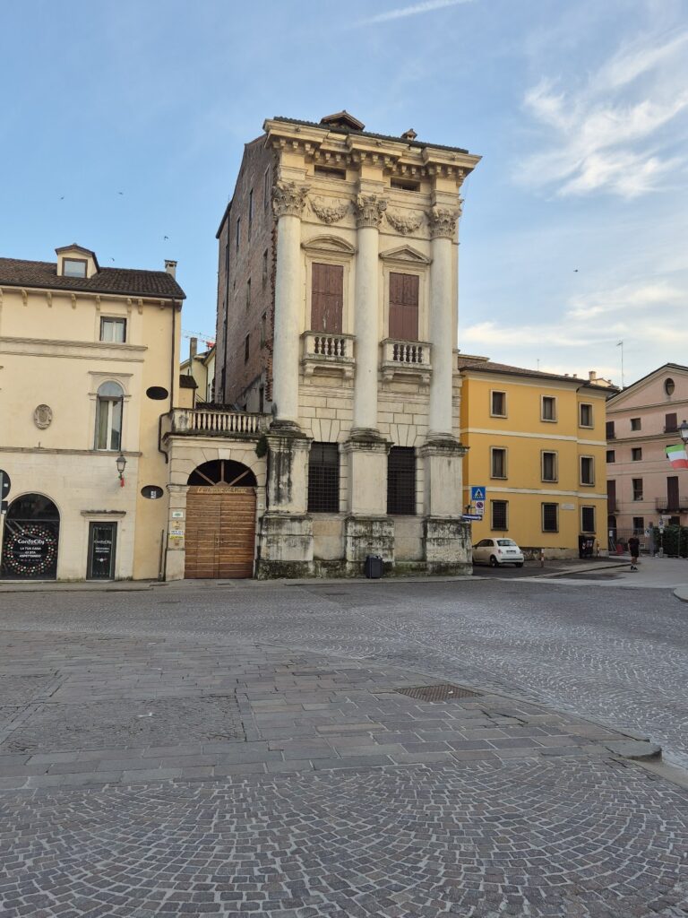 Palazzo Porto in Piazza Castello: An Unfinished Renaissance Palace in Vicenza 2 Palazzo Porto in Piazza Castello