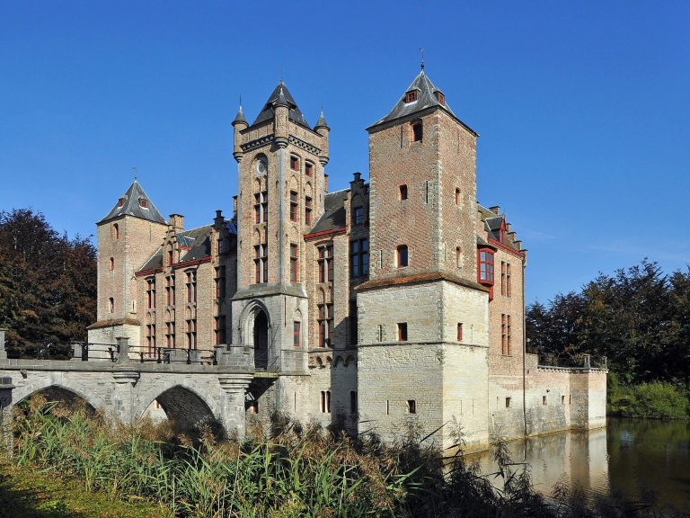 Tillegem Castle: A Neo-Gothic Estate and Provincial Heritage Complex in Belgium