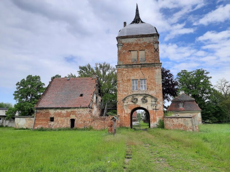 Palace Complex in Biecz: A Historic Estate in Poland