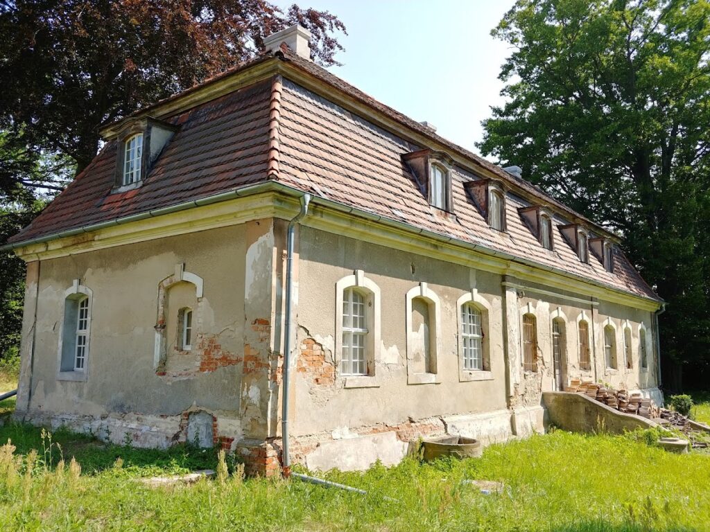 Palace Complex in Biecz: A Historic Estate in Poland 2 Zespół pałacowy w Bieczu