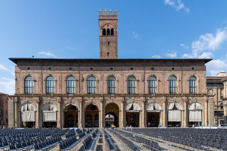Palazzo del Podestà: Medieval Civic Palace in Bologna