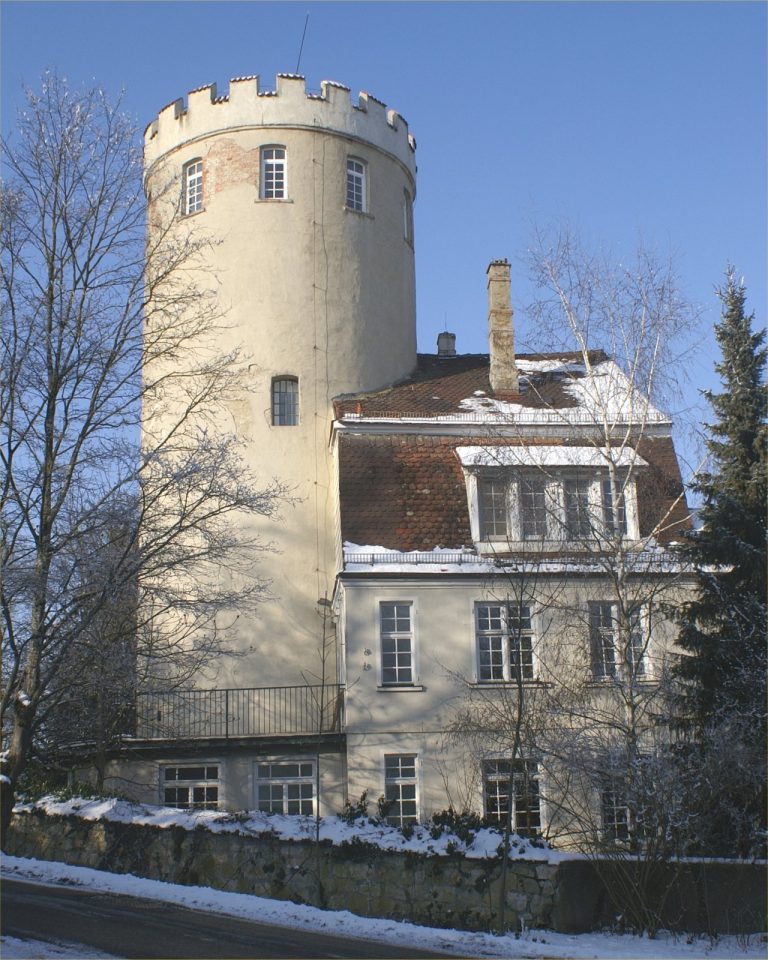 Albeck Castle: A Medieval Fortress and Administrative Seat in Germany