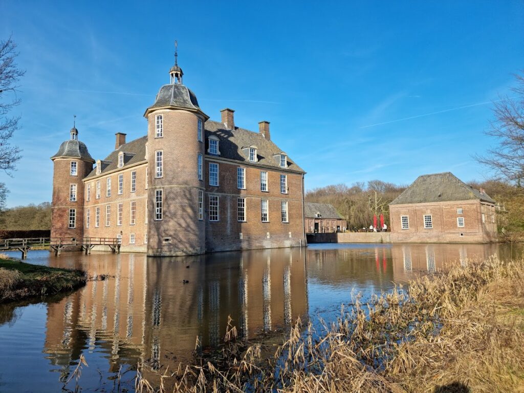 Slangenburg Castle: A Classical Water Castle in the Netherlands 2 Slangenburg Castle
