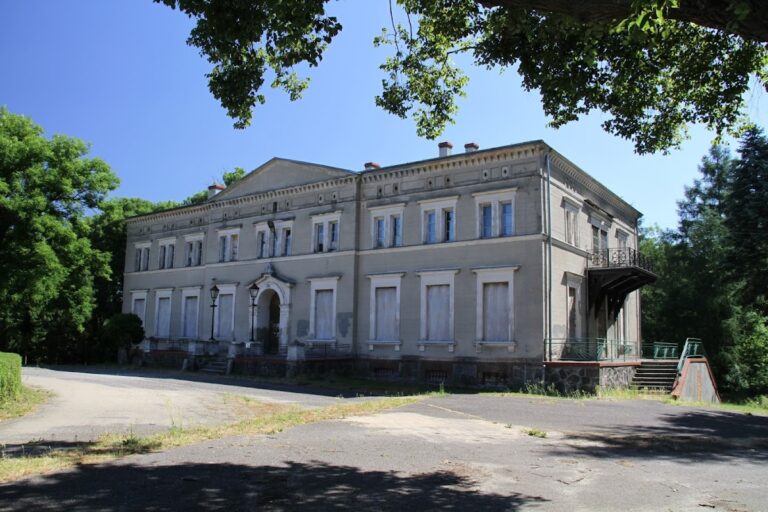 Palace in Kwilcz: A Neoclassical Residence in Poland
