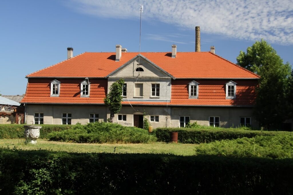 Palace in Kwilcz: A Neoclassical Residence in Poland 2 Palace in Kwilcz