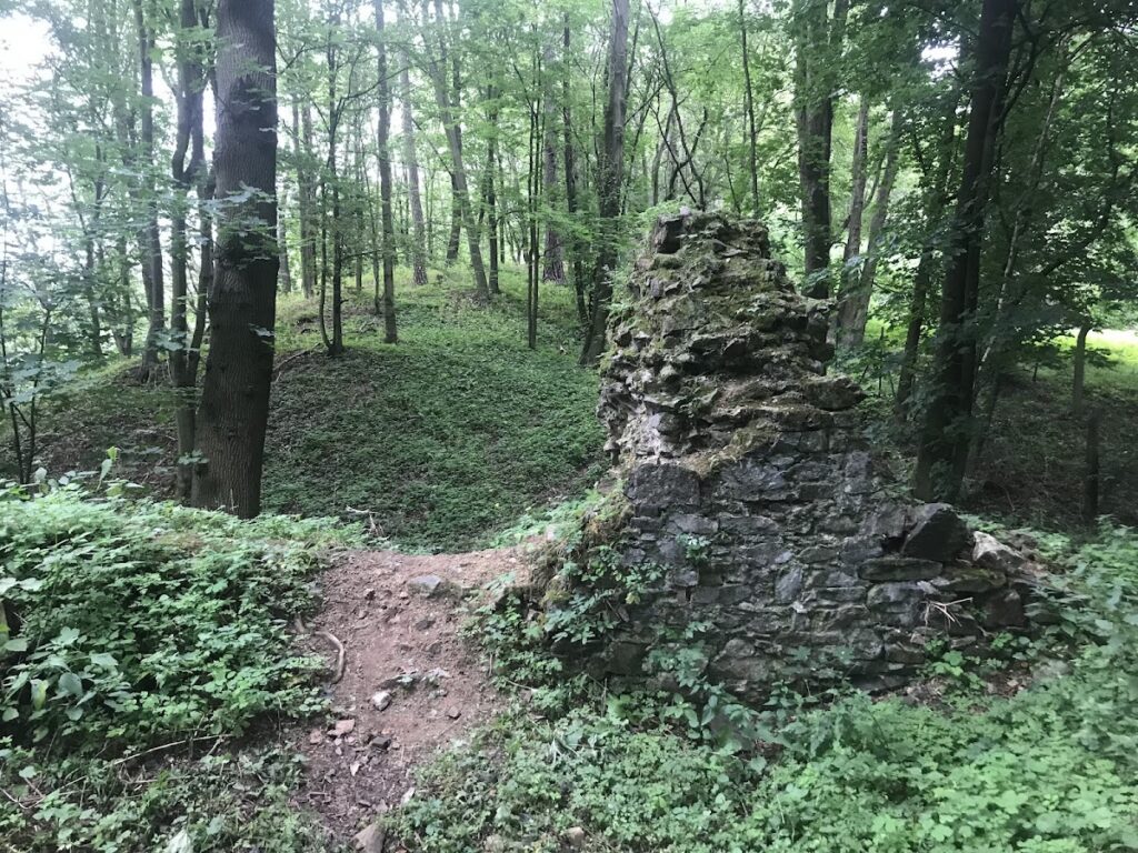 Čejchanův Hrádek: A Gothic Castle in Czechia 1 Čejchanův Hrádek