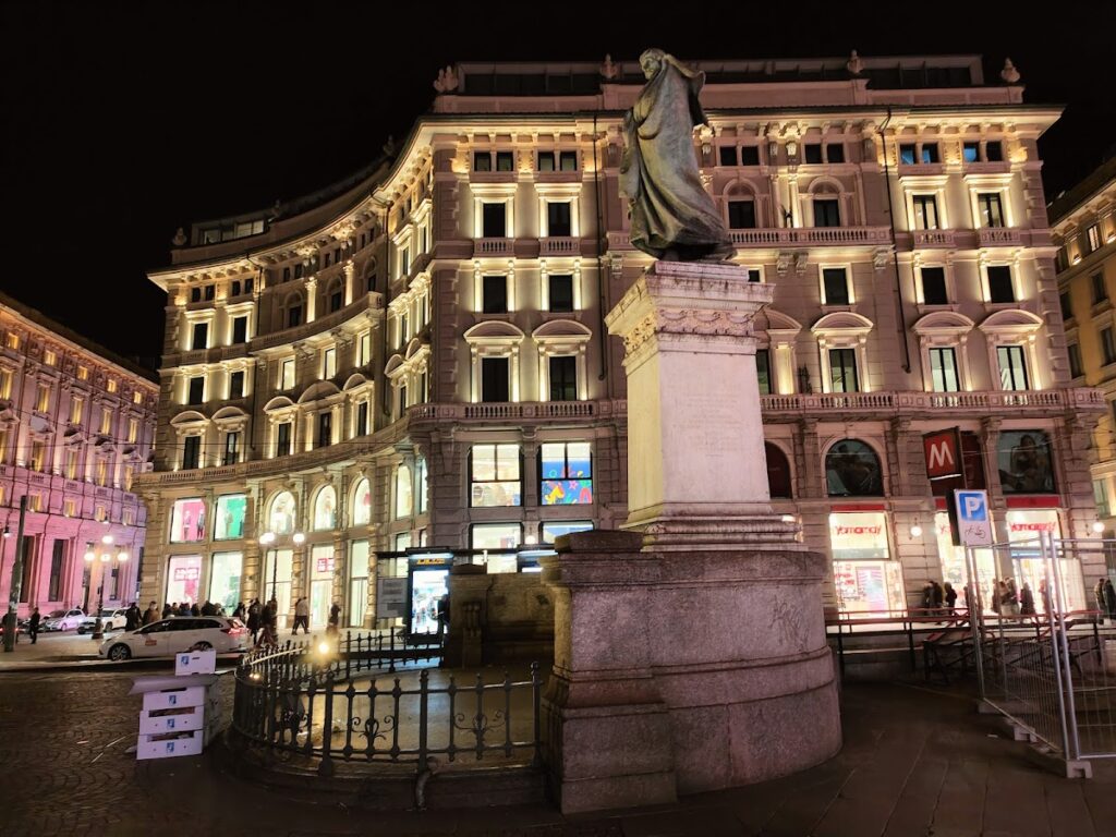 Palazzo del Credito Italiano: Historic Bank Headquarters in Milan 2 Palazzo del Credito Italiano