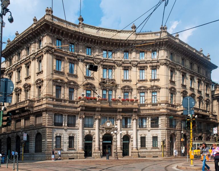 Palazzo del Credito Italiano: Historic Bank Headquarters in Milan