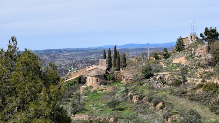 Castell de l’Aguda: A Medieval Castle in Torà, Spain