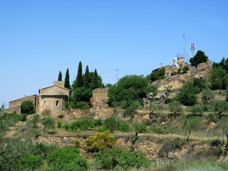 Castell de l’Aguda: A Medieval Castle in Torà, Spain