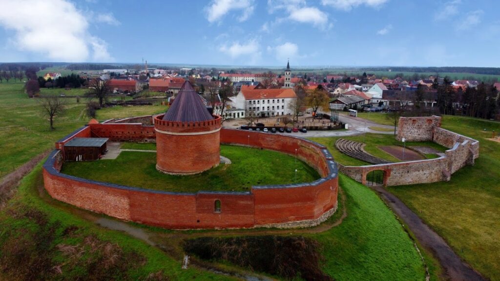 Burg Lindau: A Medieval Lowland Motte Castle in Germany 1 Burg Lindau
