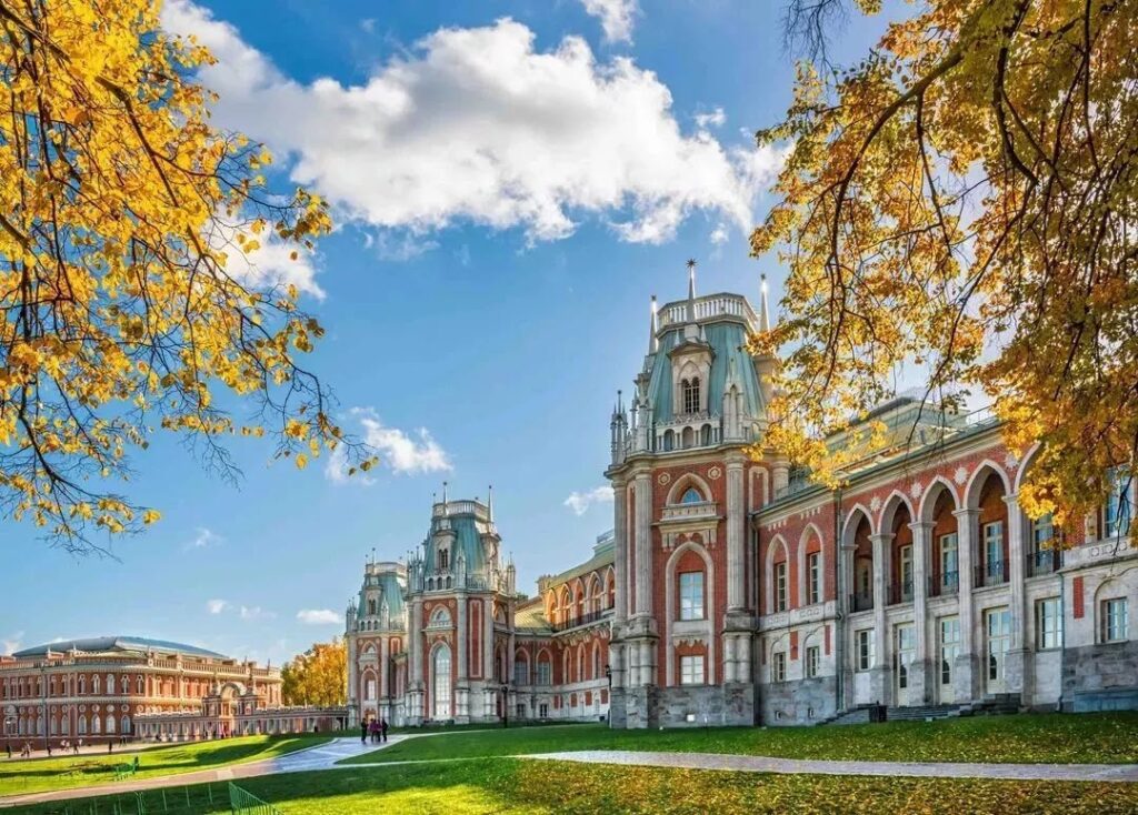Tsaritsyno: Palace and Park Ensemble in Moscow 2 Tsaritsyno Park + palace