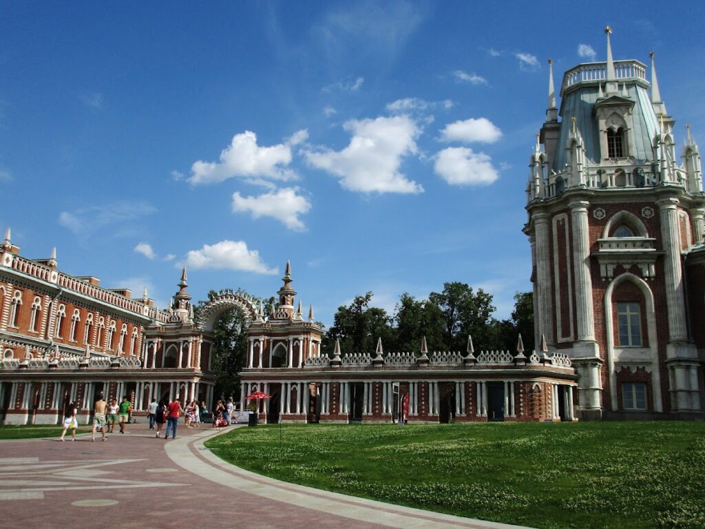Tsaritsyno: Palace and Park Ensemble in Moscow 3 Tsaritsyno Park + palace