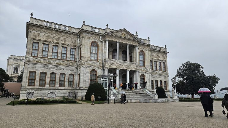 Dolmabahçe Palace: Ottoman Imperial Residence and State Center in Istanbul