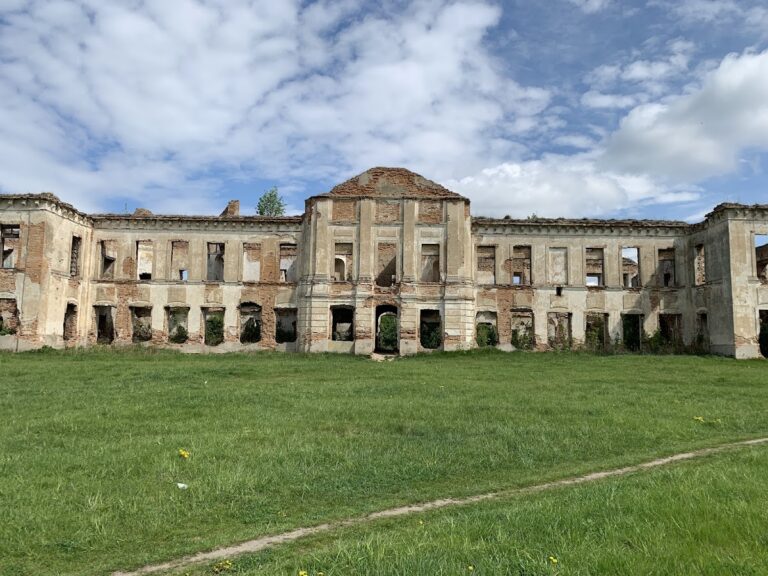 Sanguszko Palace: A Baroque Aristocratic Residence in Iziaslav, Ukraine
