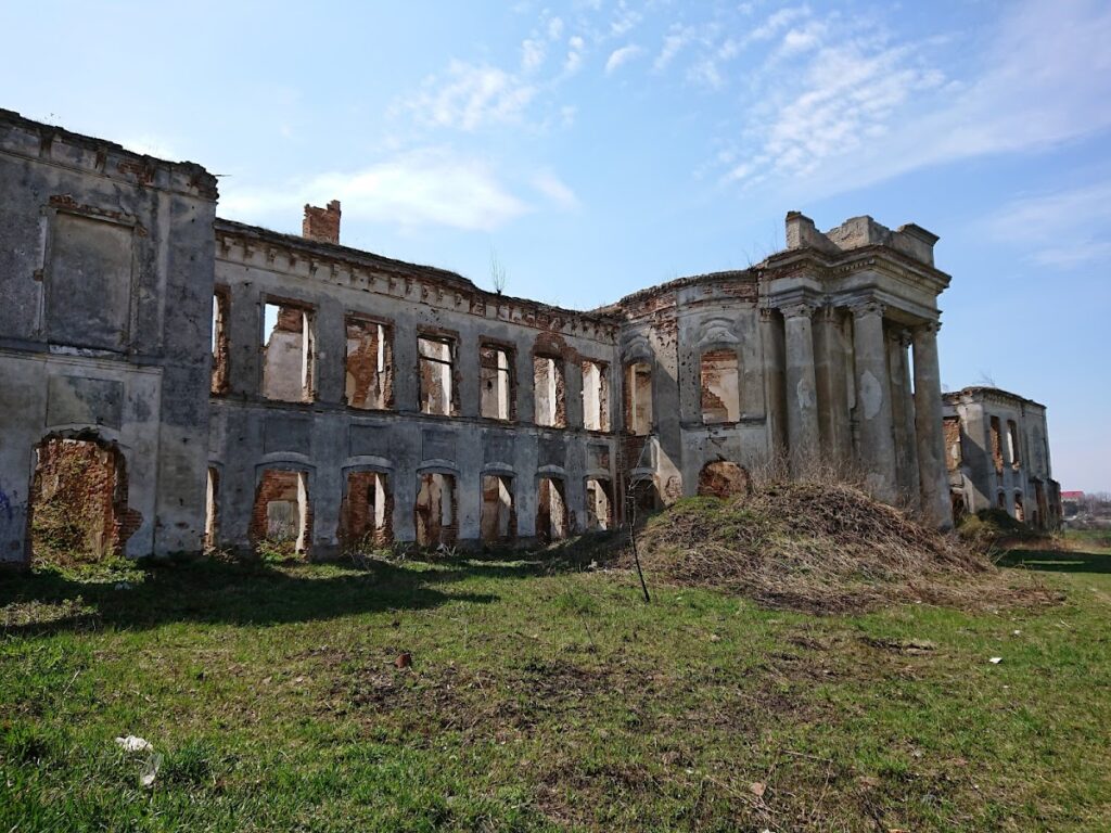 Sanguszko Palace: A Baroque Aristocratic Residence in Iziaslav, Ukraine 2 Sanguszko Palace
