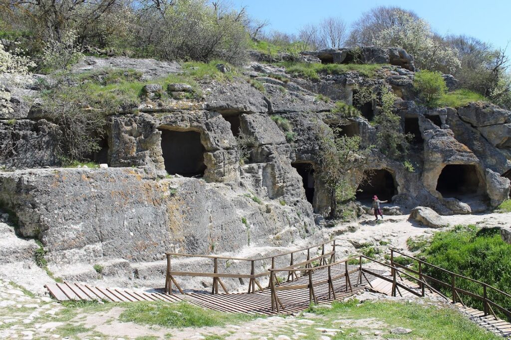 Chufut-Kale: A Medieval Fortified Cave City in Ukraine 1 Chufut-Kale