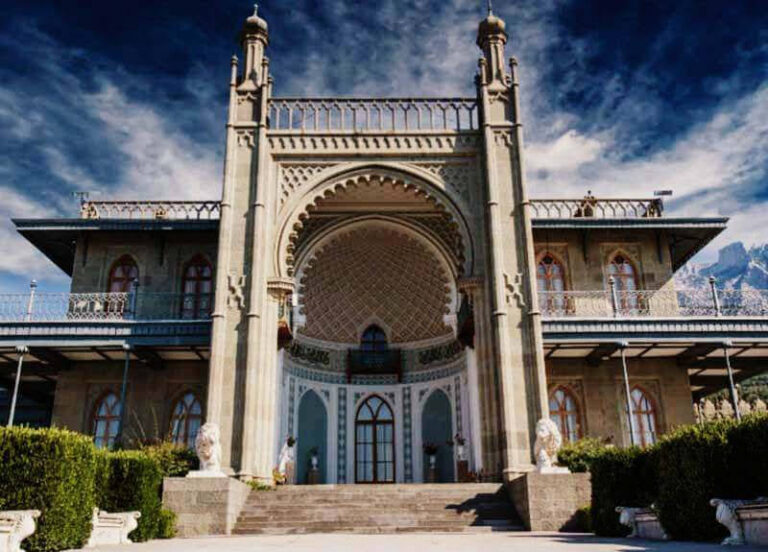 Vorontsov Palace: A Historicist Summer Residence in Alupka, Ukraine