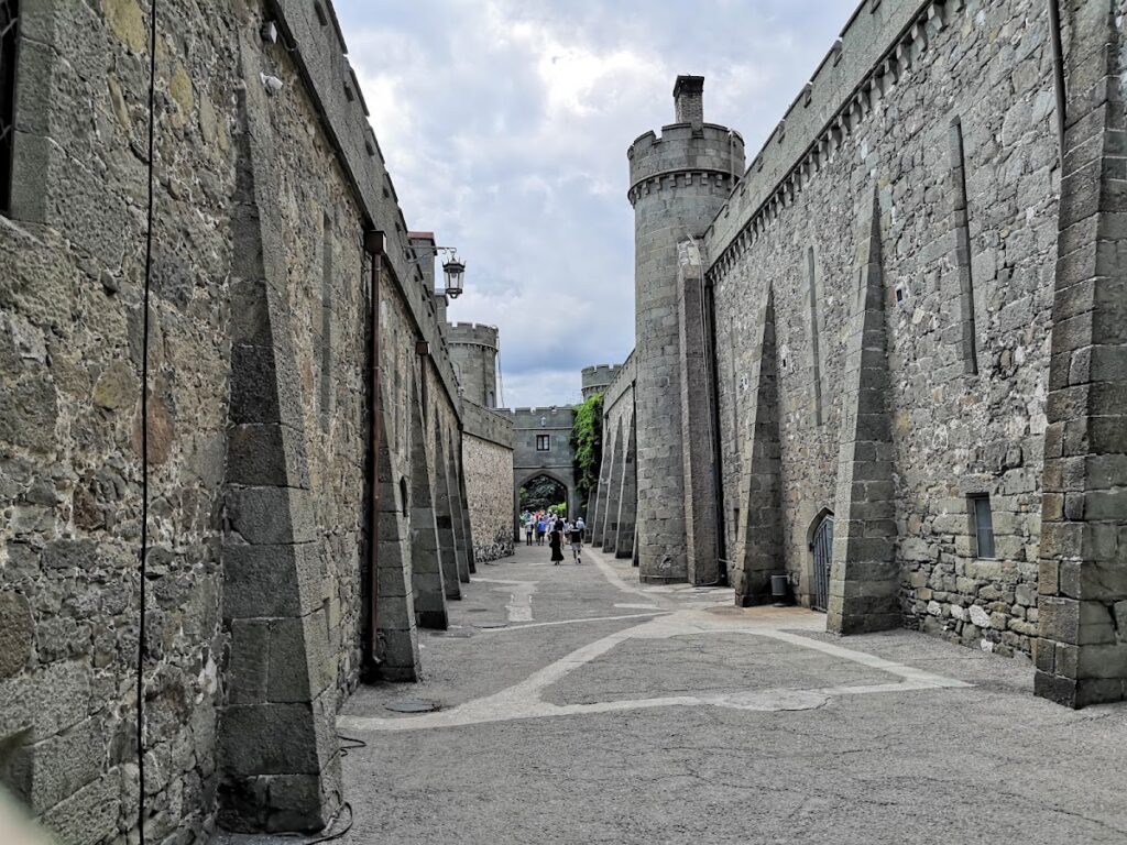 Vorontsov Palace: A Historicist Summer Residence in Alupka, Ukraine 4 Vorontsov Palace