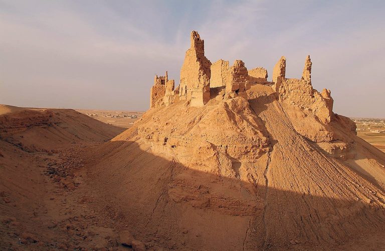 Qalʿat ar-Rahba: A Medieval Fortress on the Euphrates in Syria