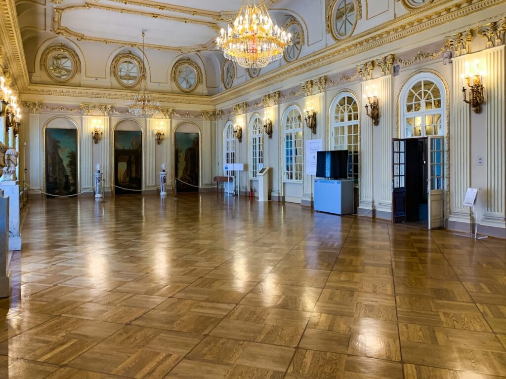 Menshikov Palace: An Early Petrine Baroque Palace in Saint Petersburg 2 Menshikov Palace (Saint Petersburg)