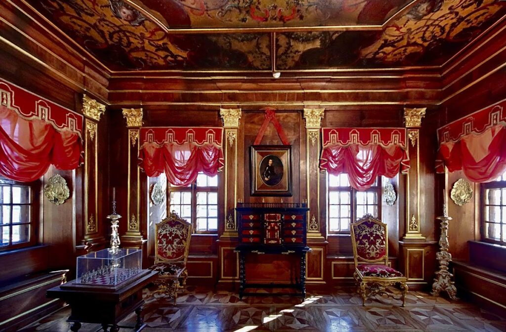Menshikov Palace: An Early Petrine Baroque Palace in Saint Petersburg 3 Menshikov Palace (Saint Petersburg)