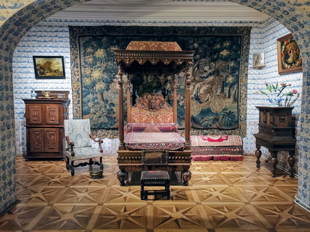 Menshikov Palace: An Early Petrine Baroque Palace in Saint Petersburg 4 Menshikov Palace (Saint Petersburg)