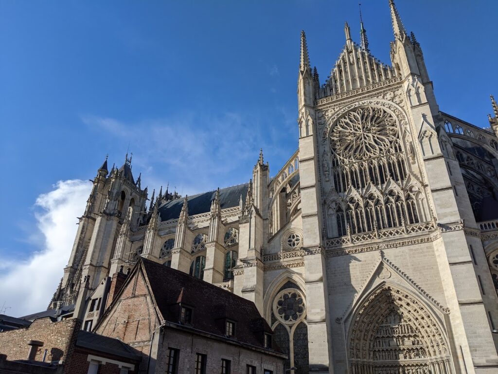 Notre-Dame d'Amiens: A Gothic Cathedral in France 3 Notre-Dame d'Amiens