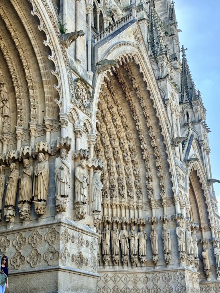 Notre-Dame d'Amiens: A Gothic Cathedral in France 5 Notre-Dame d'Amiens