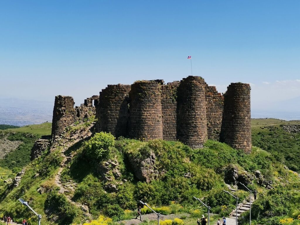 Amberd: A Medieval Armenian Fortress on Mount Aragats 1 Amberd