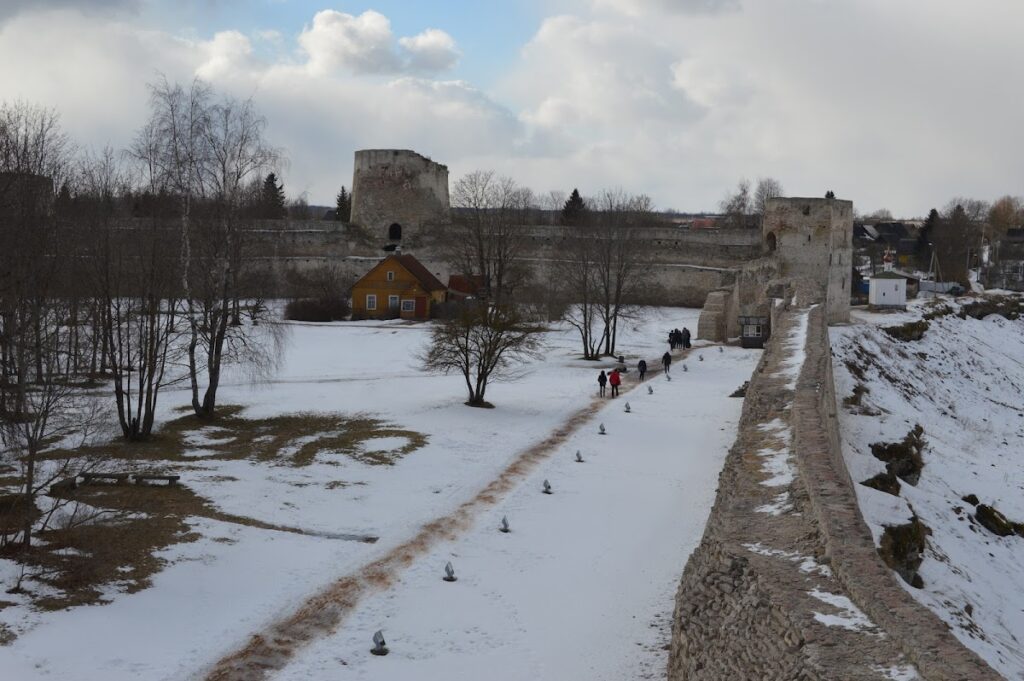 Fortress of Izborsk: A Medieval Frontier Fortress in Russia 1 Fortress of Izborsk
