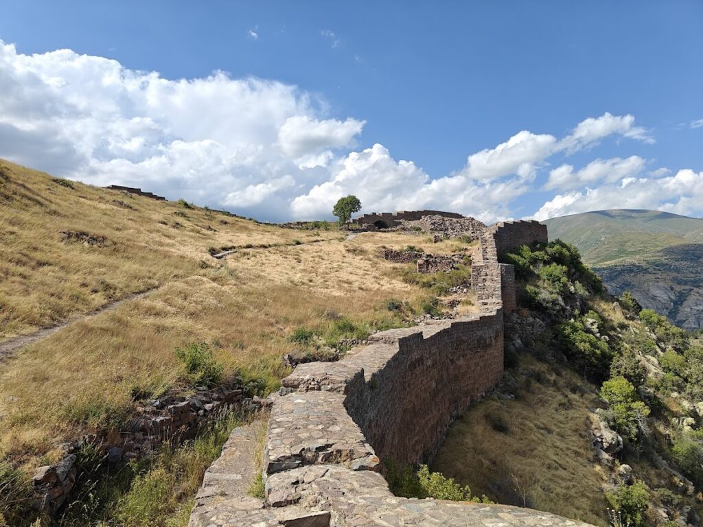 Smbataberd: A Medieval Fortress of the Syuni Princes in Armenia 2 Smbataberd