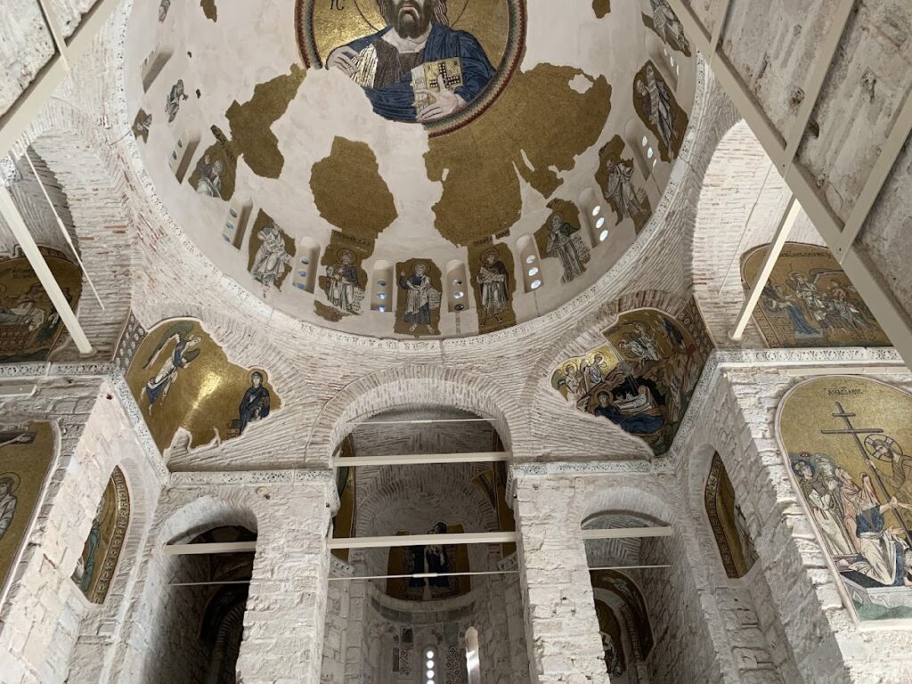 Daphni Monastery: A Byzantine Orthodox Monastic Complex in Greece 5 Daphni Monastery
