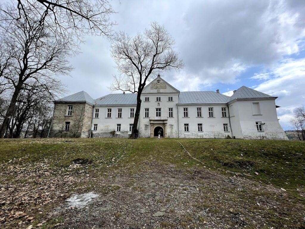 Yazlovets Palace: A Fortified Castle Residence and Convent in Ukraine 1 Yazlovets Palace