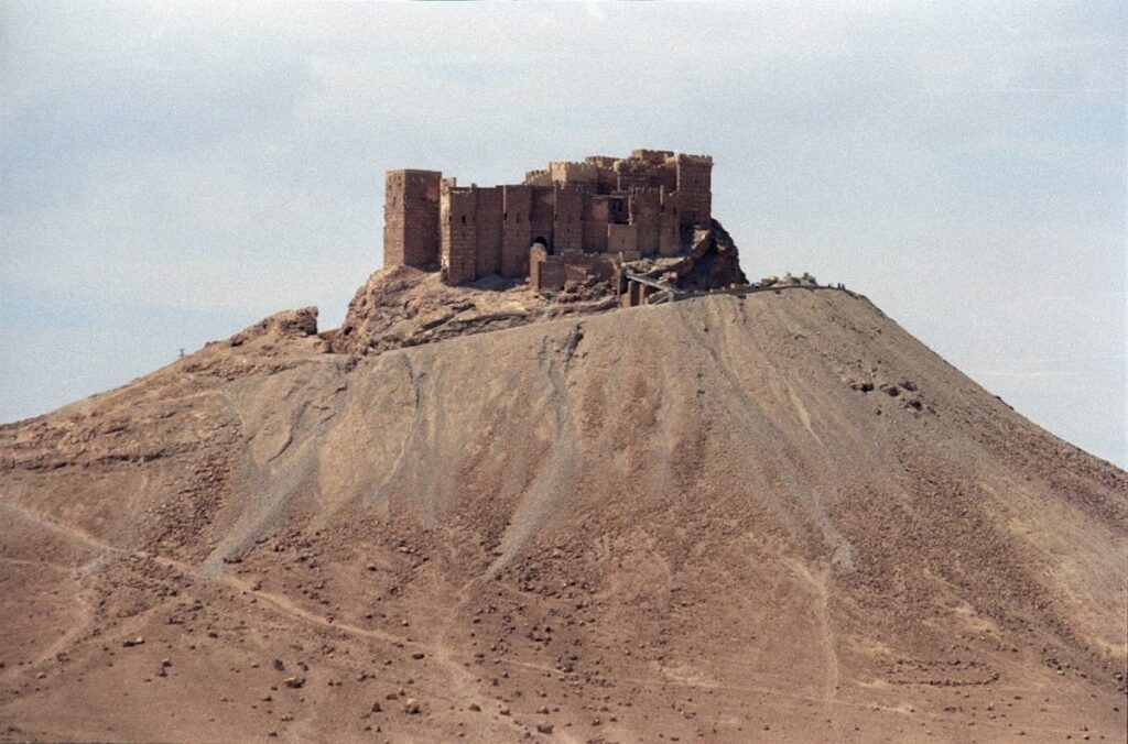 Fakhr-al-Din al-Maani Castle: A Mamluk Fortification Overlooking Palmyra 1 Fakhr-al-Din al-Maani Castle