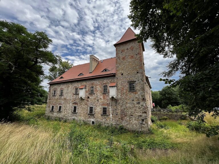 Czarne Manor in Jelenia Góra: A Renaissance Manor House