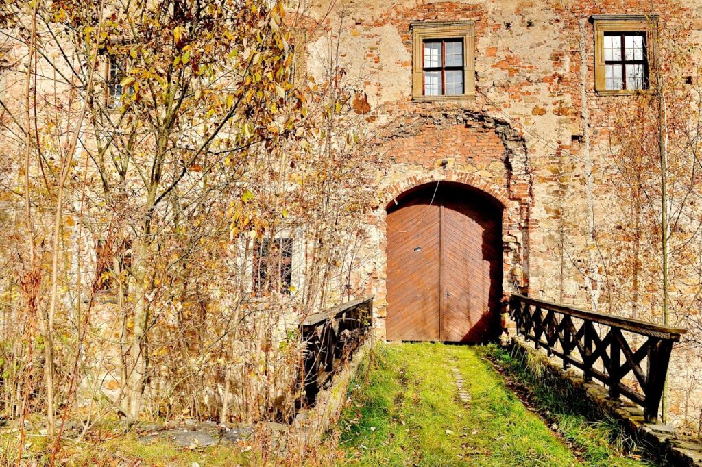 Czarne Manor in Jelenia Góra: A Renaissance Manor House 3 Czarne manor in Jelenia Góra