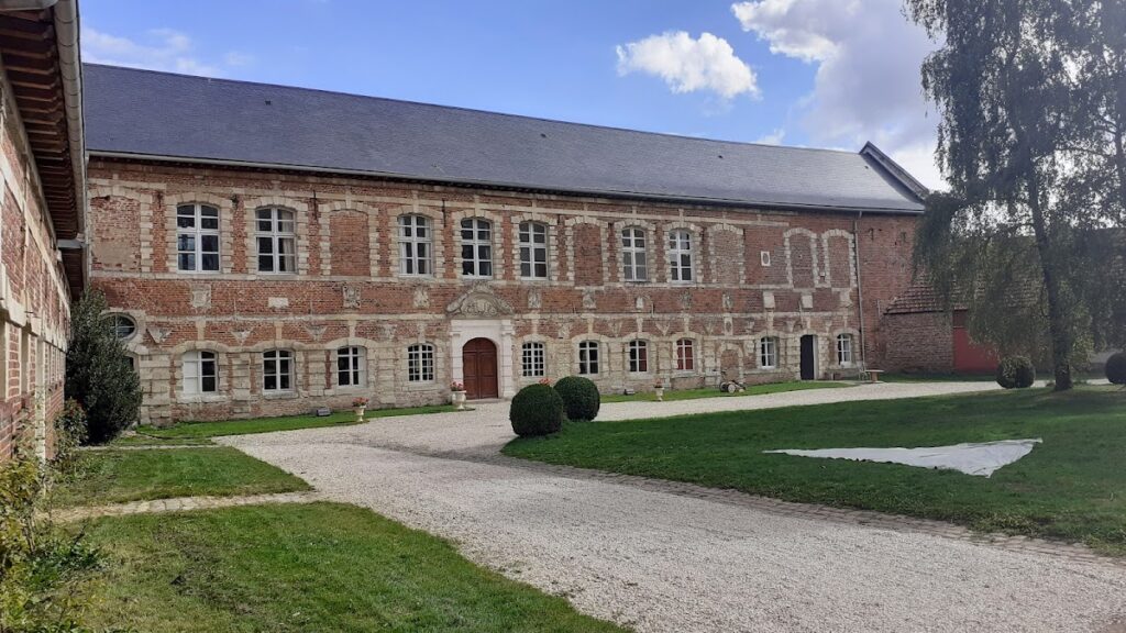 Château d'Esnes: A Fortified Residence and Agricultural Estate in France 2 Château d'Esnes