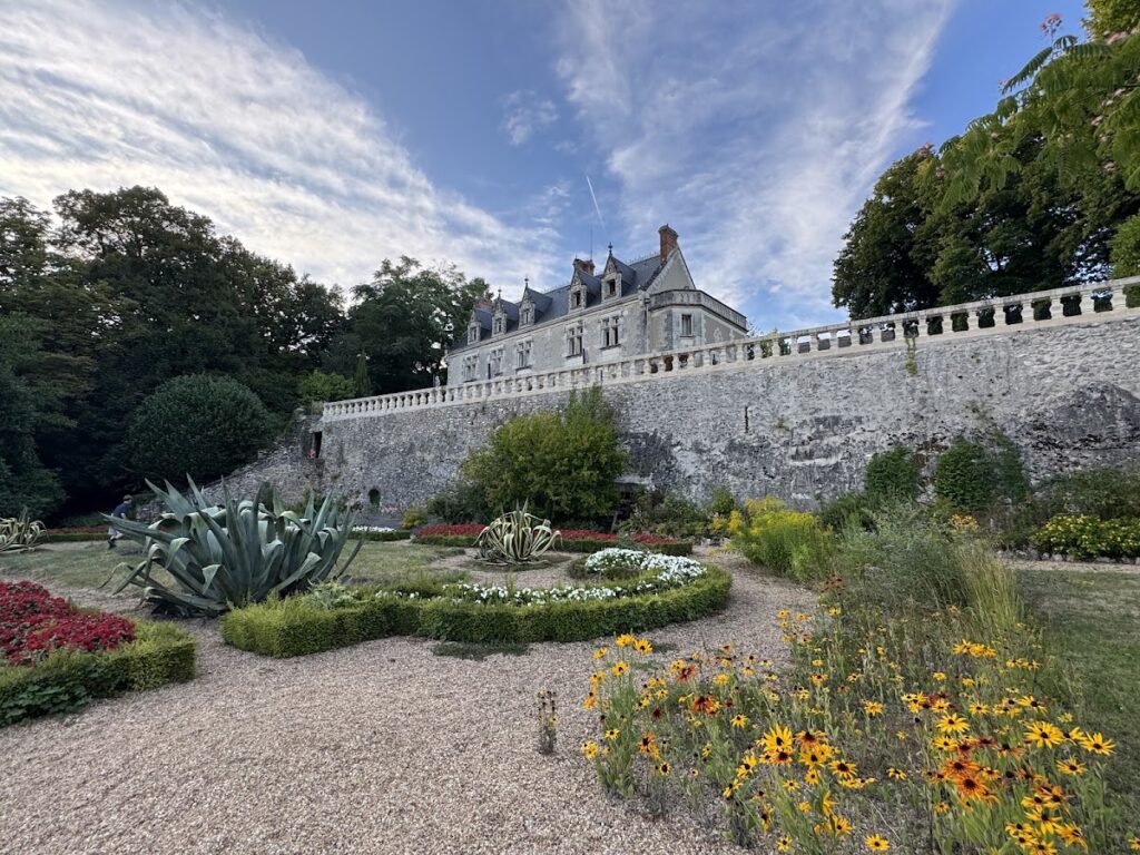 Château d'Esvres: From Fortified Castle to Residential Estate 2 Château d'Esvres